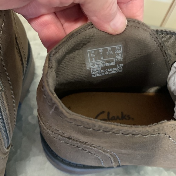 Brand new Clark’s booties tried on in the house cannot wear price is firm - Picture 5 of 9